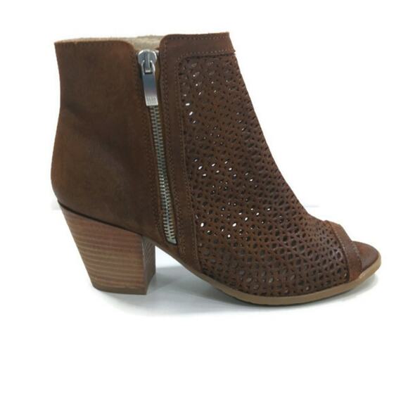 SS1406 EUC $189 Eric Michael Leah Peep Toe Ankle Bootie size 37 US 6.5/7 - Picture 1 of 11
